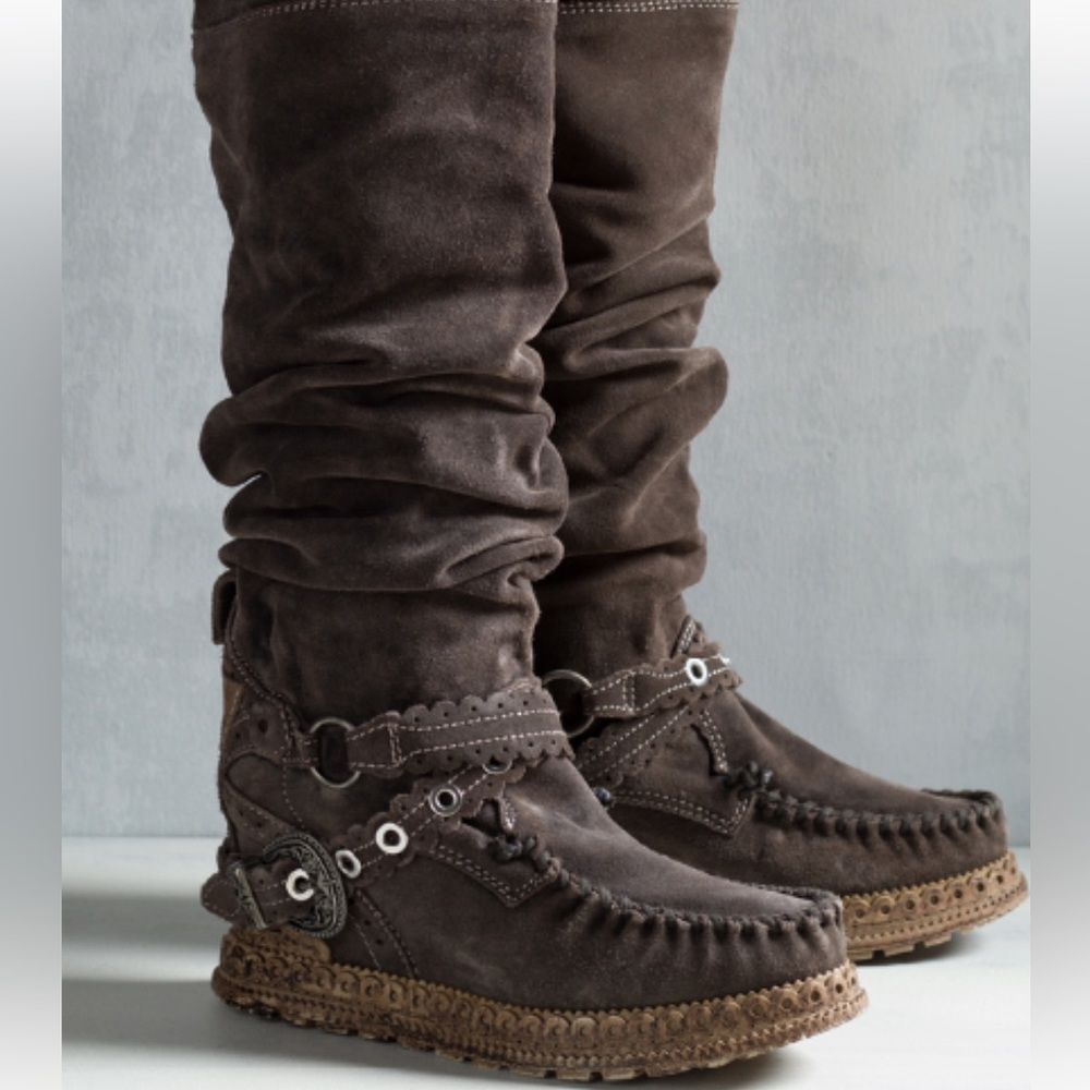 EL VAQUERO Moccasin Boots